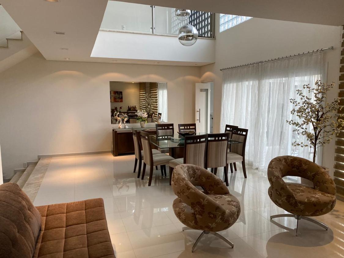 Casa à venda com 7 quartos, 680m² - Serra dos Lagos (Jordanésia),Cajamar