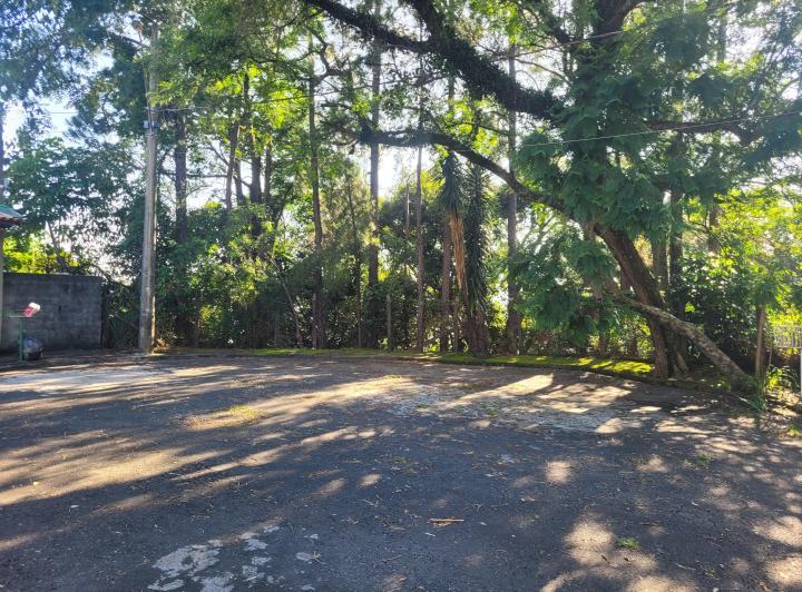 Terreno à venda no bairro Jardim Novo Mundo - Jundiaí/SP Lindo lote em condomínio fechado de alto padrão com 2100,00 m2 tendo 1000 metros em aclive. - www.melhoresimoveisonline.com.br