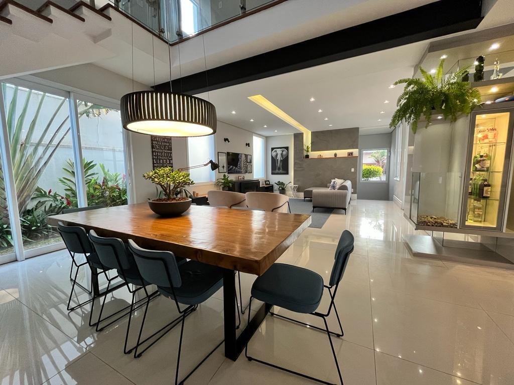 Linda casa em condomínio fechado no Jardim Novo Mundo!  - www.melhoresimoveisonline.com.br