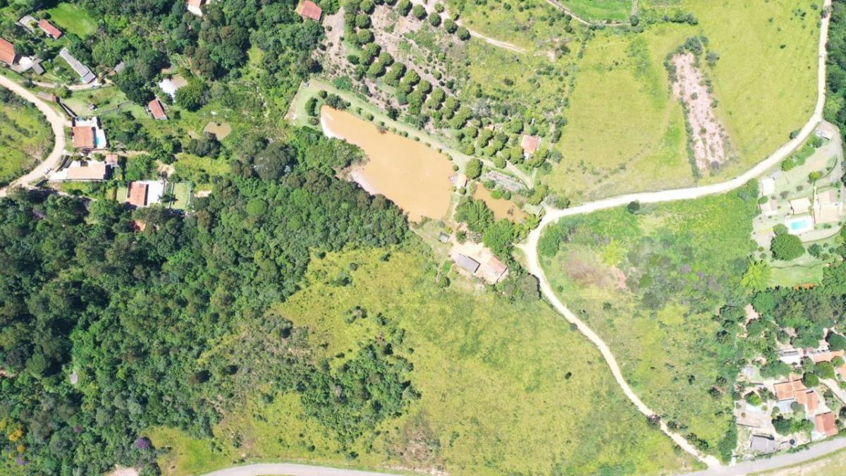 Área De 6,1 Alqueires Muito Bem Localizada E Com Lago. - no Jardim Caxambu DOCUMENTAÇÃO TODA EM ORDEM. Ideal para investimento, incorporação ou desenvolvimento de projetos. - www.melhoresimoveisonline.com.br