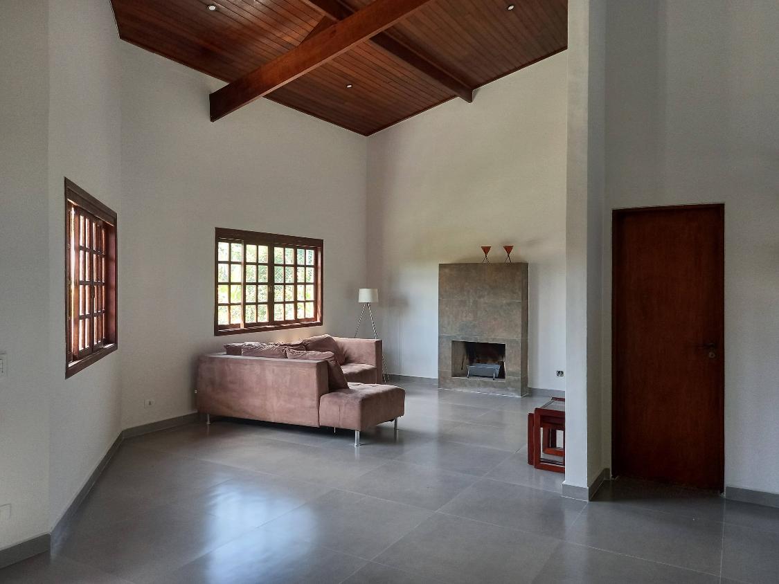 CONDOMINIO FECHADO COM ÓTIMA LOCALIZAÇÃO E AMPLA ÁREA DE LAZER , TERRENO DE 1.000 M², CASA CONTENDO 4 SUITES ,SENDO 1 MASTER, VARANDAS, SALA 3 AMBIENTES COM PÉ DIREITO DUPLO, LAREIRA, MEZANINO, AS, DEPÓSITO, ÁREA GOURMET , PISCINA DE ALVENARIA COM ILUMINA - www.melhoresimoveisonline.com.br