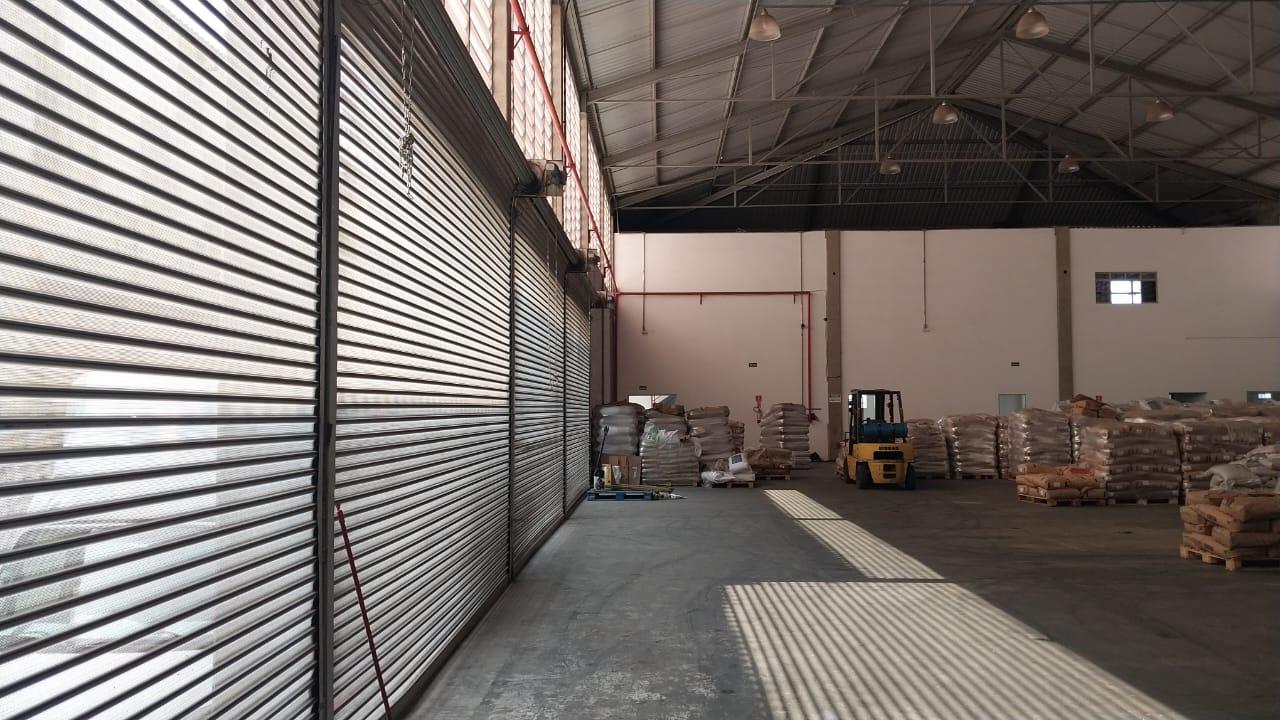 galpão com docas para alugar na fazendinha Santana Parnaíba SP - www.melhoresimoveisonline.com.br