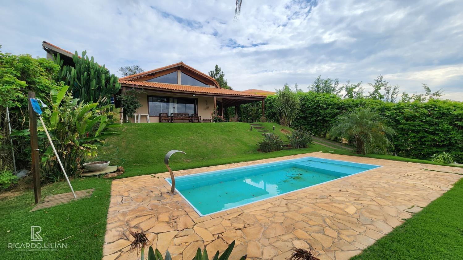 Fazenda à venda com 3 quartos, 1000m² - Estância Santa Maria do Laranjal,Atibaia