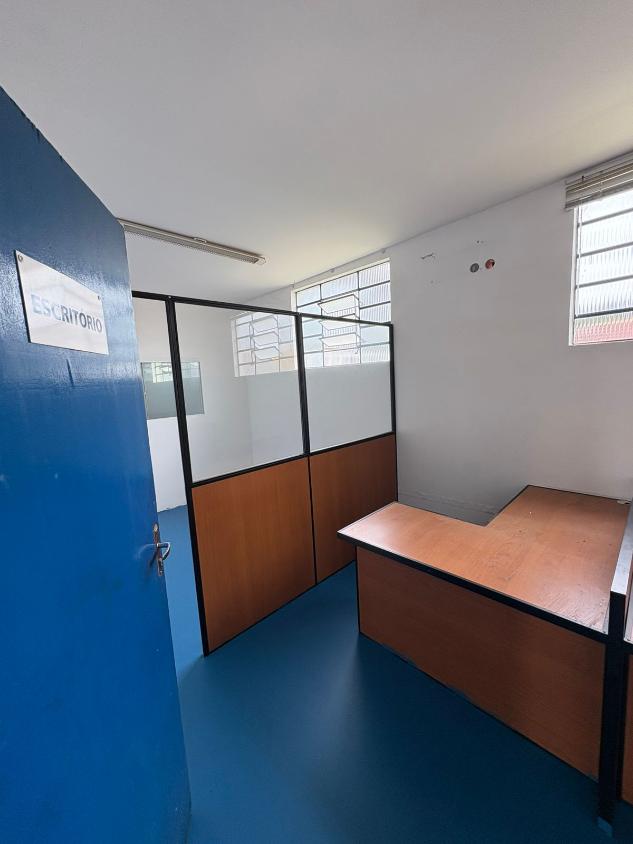 Galpão Reformado em Condomínio Fechado para Locação! - www.melhoresimoveisonline.com.br