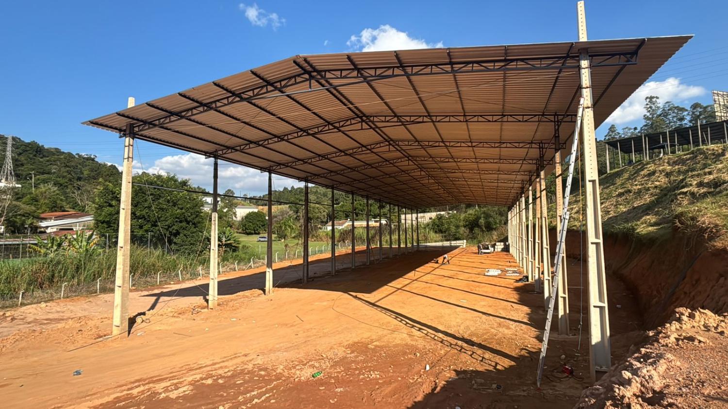 Galpão Hangar com Pátio Grande e Área Fabril em Santana de Parnaíba - Ótima Oportunidade! - www.melhoresimoveisonline.com.br